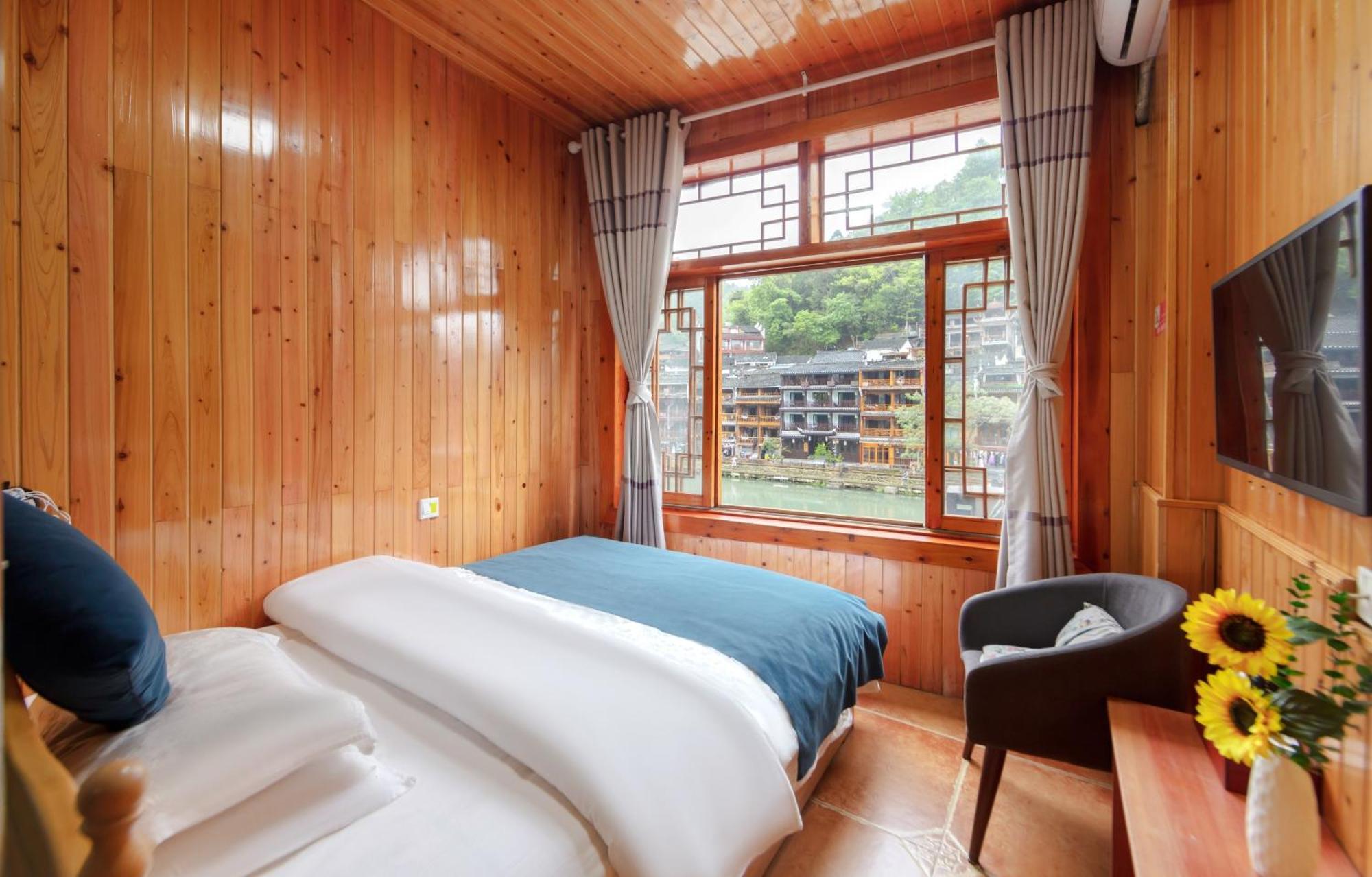 Fenghuang Memory Linjiang Inn Exteriör bild