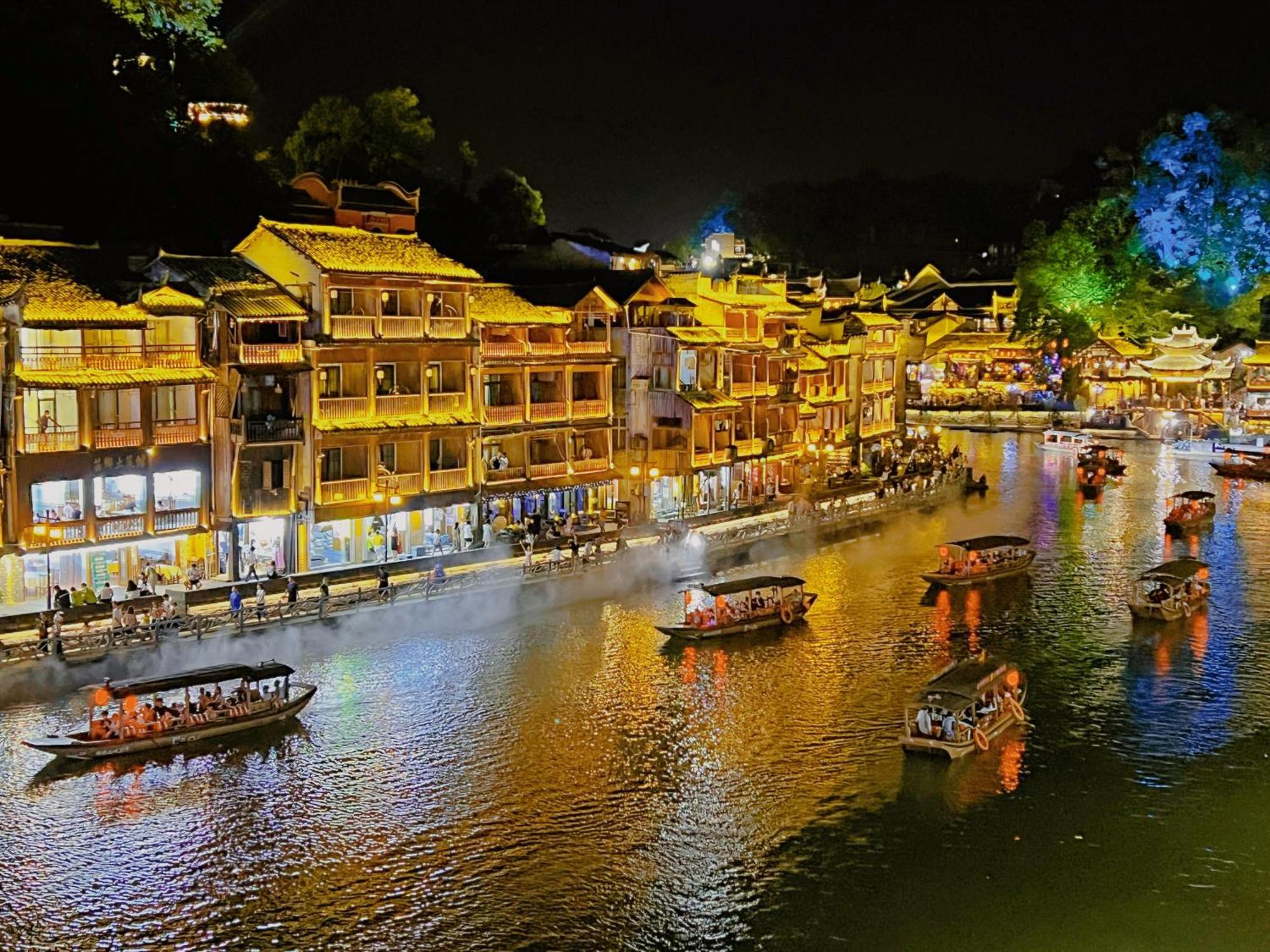 Fenghuang Memory Linjiang Inn Exteriör bild