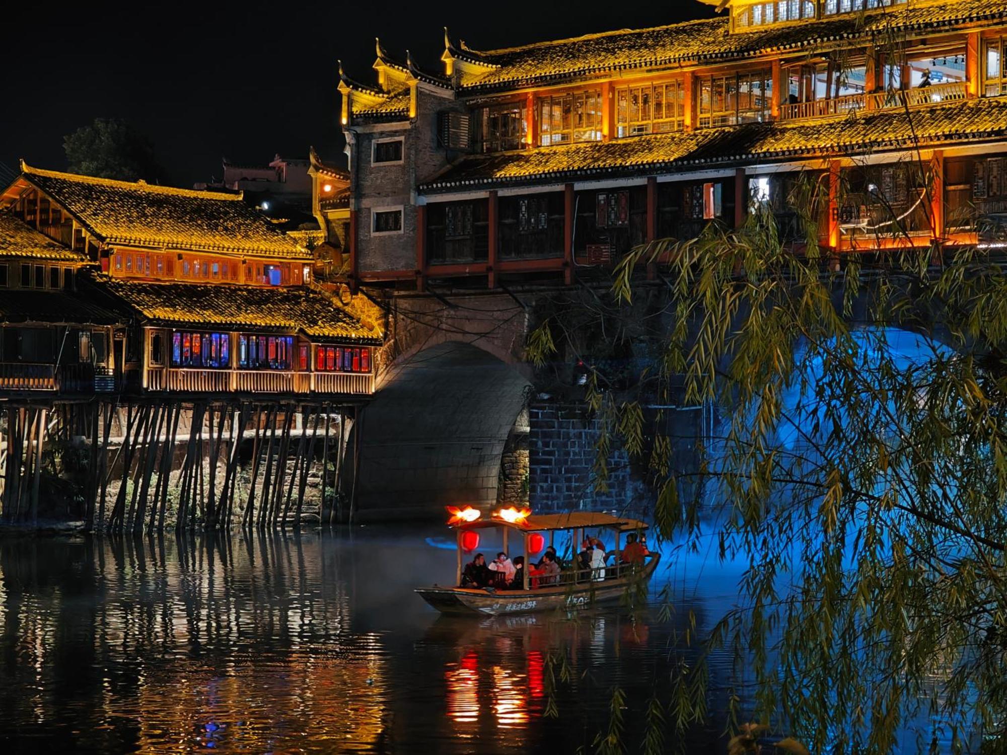 Fenghuang Memory Linjiang Inn Exteriör bild