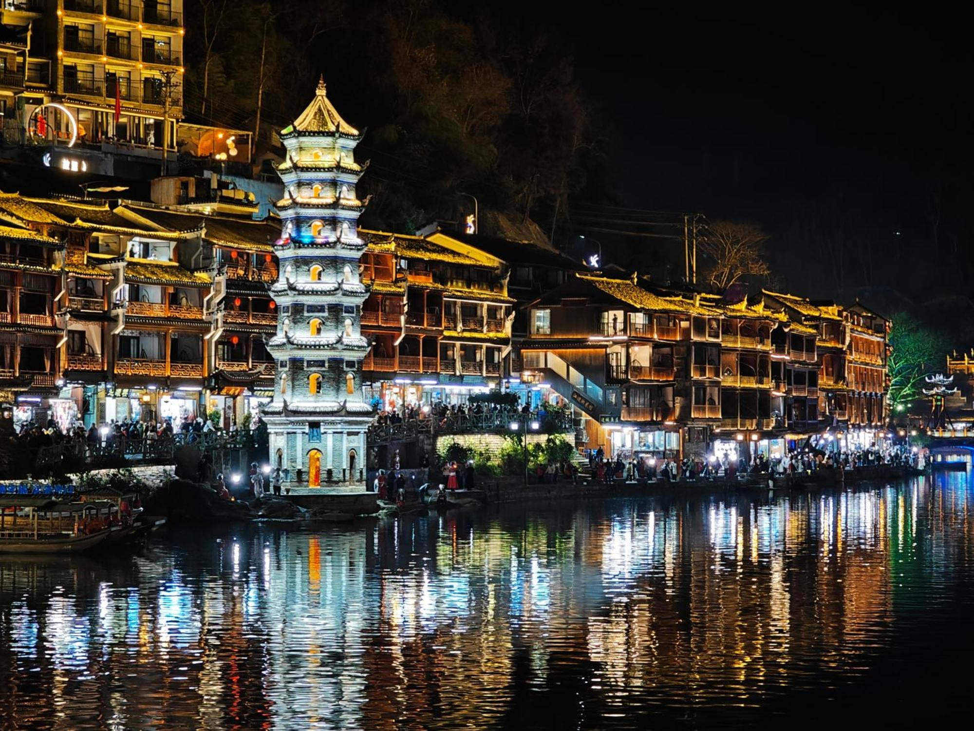 Fenghuang Memory Linjiang Inn Exteriör bild