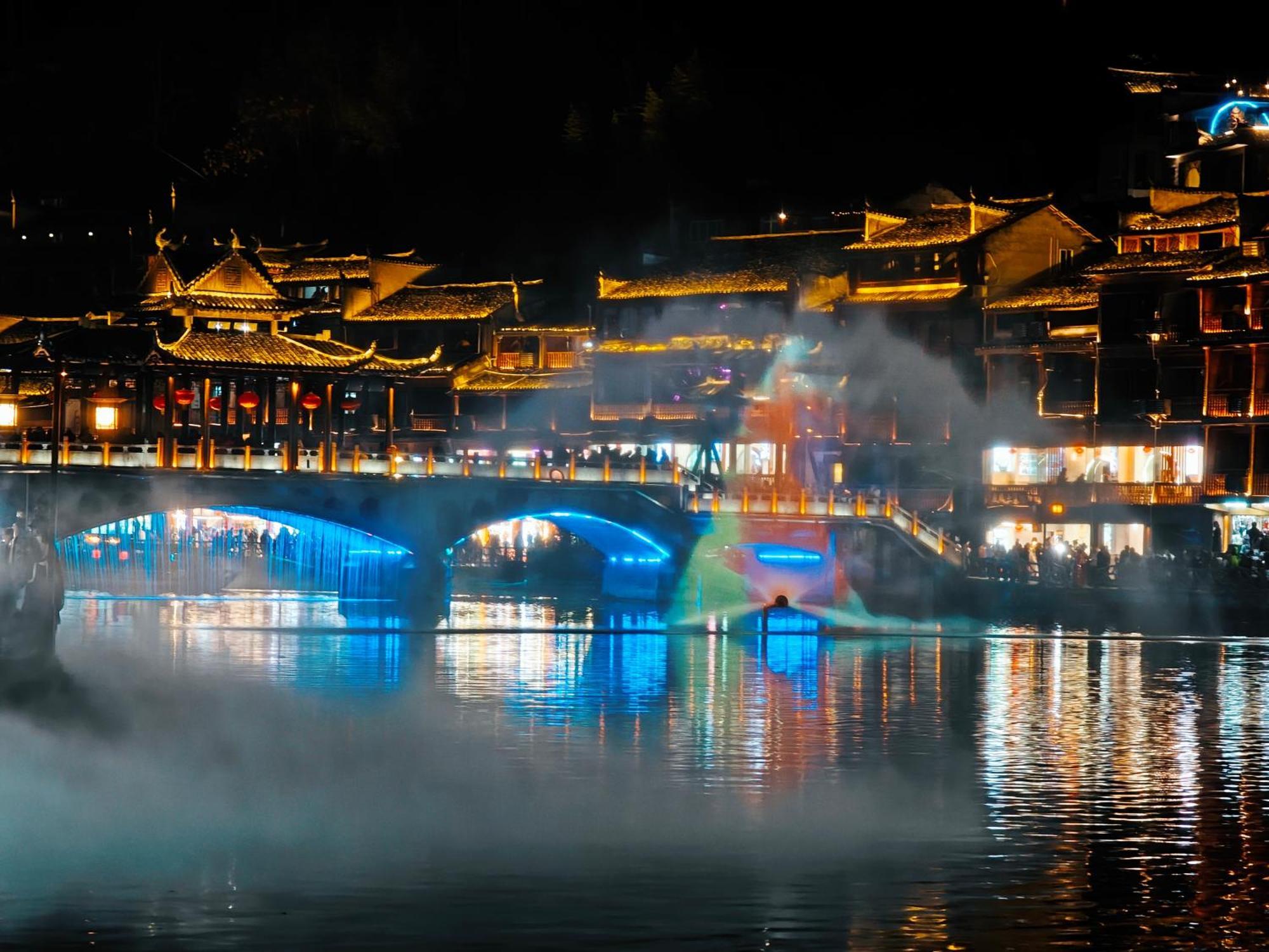 Fenghuang Memory Linjiang Inn Exteriör bild