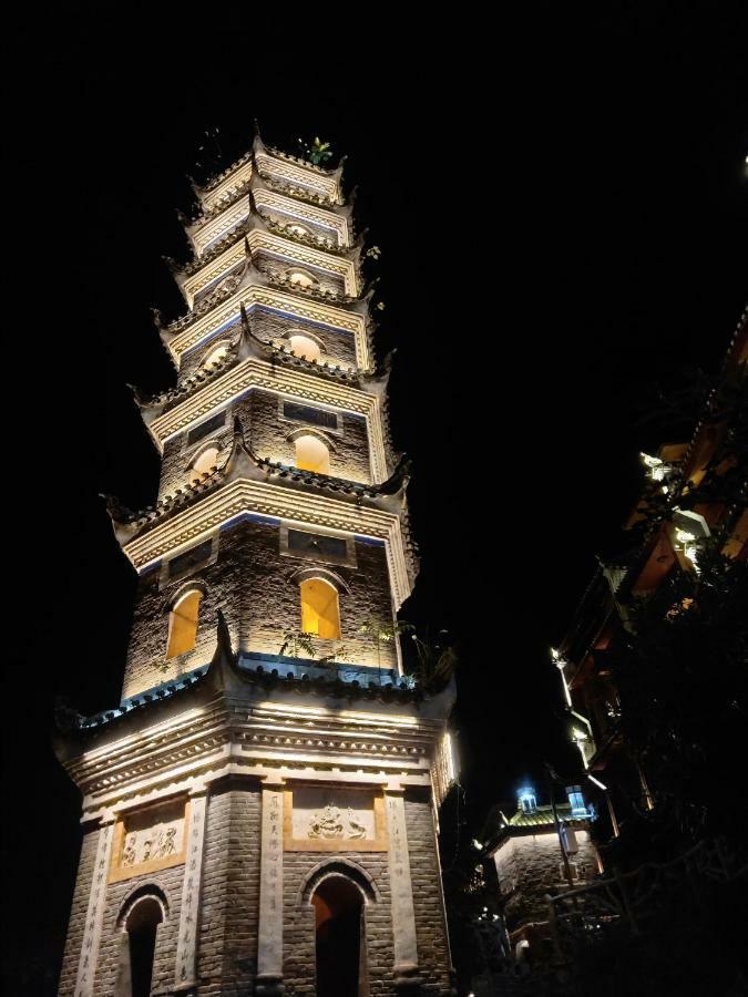 Fenghuang Memory Linjiang Inn Exteriör bild